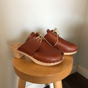 Bryr Lace Up Clogs